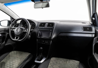 Подержанный автомобиль Volkswagen Polo Sedan 2017 года (9 фото)