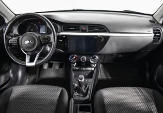Подержанный автомобиль Kia Rio Hatchback 2020 года (13 фото)
