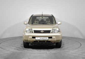 Подержанный автомобиль Nissan X-Trail 2003 года (2 фото)