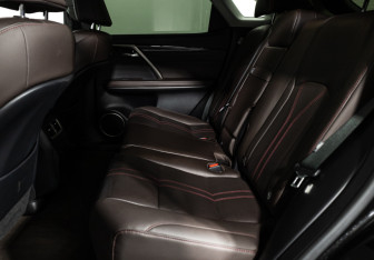 Подержанный автомобиль Lexus RX 2021 года (10 фото)