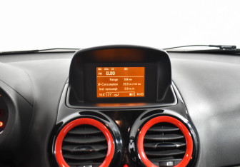 Подержанный автомобиль Opel Corsa 2012 года (14 фото)