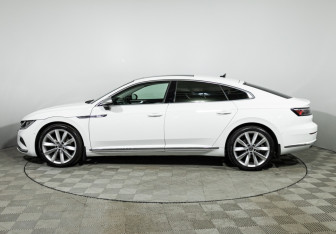 Подержанный автомобиль Volkswagen Arteon 2021 года (8 фото)