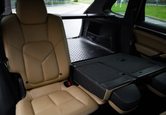 Подержанный автомобиль Porsche Cayenne 2014 года (33 фото)