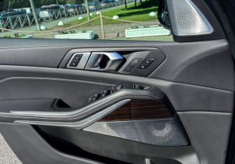 Подержанный автомобиль BMW X5 2021 года (17 фото)