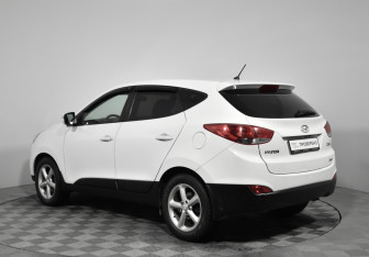 Подержанный автомобиль Hyundai ix35 2012 года (7 фото)