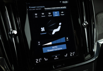 Подержанный автомобиль Volvo V90 Cross Country 2020 года (20 фото)