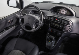 Подержанный автомобиль Hyundai Matrix 2008 года (8 фото)