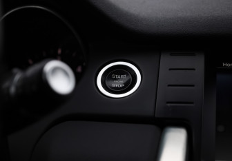 Подержанный автомобиль Land Rover Discovery Sport 2018 года (17 фото)