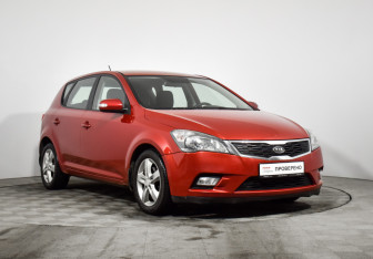 Подержанный автомобиль Kia Ceed Hatchback 2011 года (3 фото)