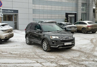 Подержанный автомобиль Ford Explorer 2018 года (3 фото)