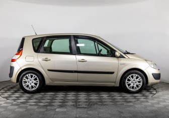 Подержанный автомобиль Renault Scenic 2006 года (4 фото)