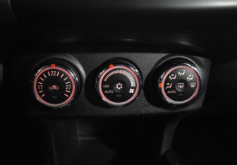 Подержанный автомобиль Citroen C-Crosser 2010 года (15 фото)