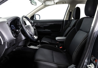 Подержанный автомобиль Mitsubishi Outlander 2021 года (18 фото)