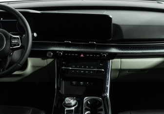 Подержанный автомобиль Kia Carnival 2021 года (15 фото)