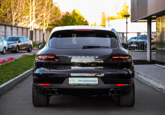 Подержанный автомобиль Porsche Macan 2016 года (7 фото)