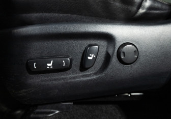 Подержанный автомобиль Toyota RAV4 2013 года (15 фото)