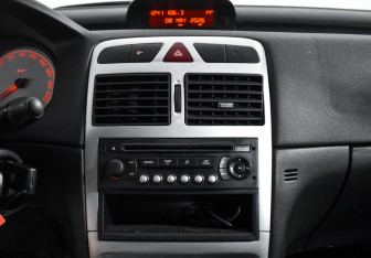 Подержанный автомобиль Peugeot 307 Hatchback 2007 года (16 фото)
