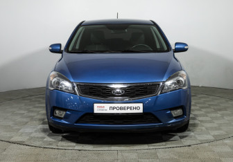 Подержанный автомобиль Kia Ceed Hatchback 2011 года (2 фото)