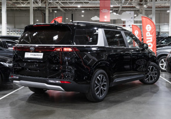 Подержанный автомобиль Kia Carnival 2021 года (9 фото)
