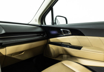 Подержанный автомобиль Kia Carnival 2021 года (24 фото)