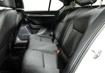 Подержанный автомобиль Skoda Octavia Liftback 2018 года (10 фото)