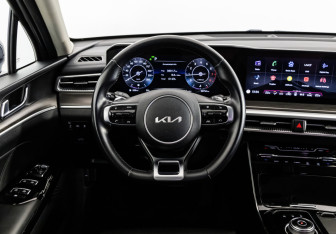 Подержанный автомобиль Kia K5 2022 года (15 фото)