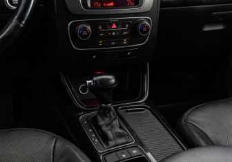 Подержанный автомобиль Kia Sorento 2016 года (12 фото)