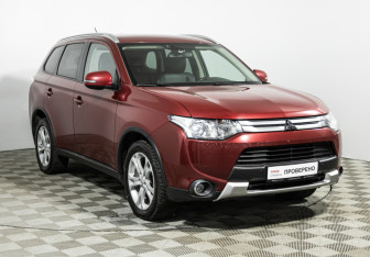 Подержанный автомобиль Mitsubishi Outlander 2014 года (3 фото)