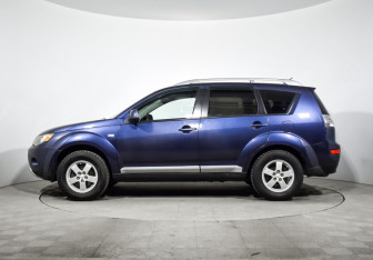 Подержанный автомобиль Mitsubishi Outlander 2008 года (8 фото)