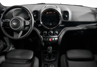 Подержанный автомобиль MINI Countryman 2021 года (16 фото)