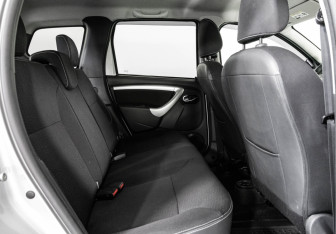 Подержанный автомобиль Nissan Terrano 2017 года (16 фото)