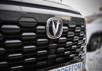 Подержанный автомобиль Changan UNI-K 2024 года (16 фото)