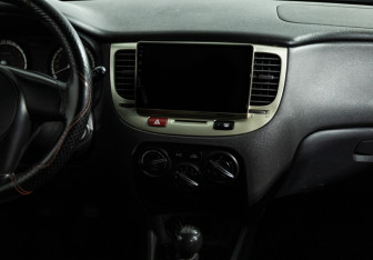 Подержанный автомобиль Kia Rio Hatchback 2009 года (14 фото)