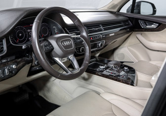 Подержанный автомобиль Audi Q7 2018 года (53 фото)