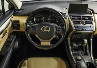 Подержанный автомобиль Lexus NX 2017 года (12 фото)