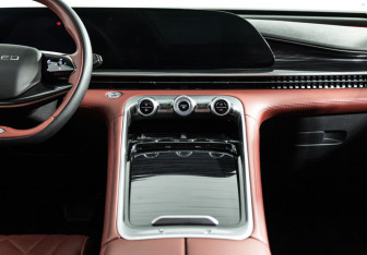 Подержанный автомобиль Exeed RX 2023 года (14 фото)