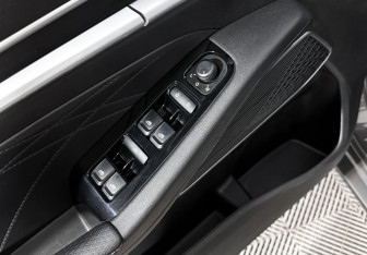 Подержанный автомобиль Geely Emgrand 2023 года (10 фото)