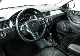 Подержанный автомобиль Skoda Rapid Liftback 2016 года (11 фото)