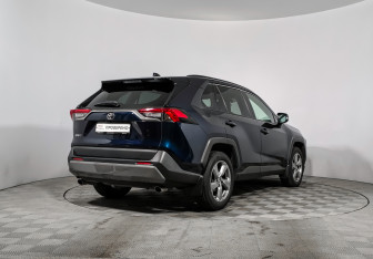 Подержанный автомобиль Toyota RAV4 2019 года (5 фото)