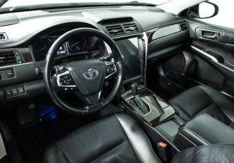 Подержанный автомобиль Toyota Camry Sedan 2017 года (11 фото)