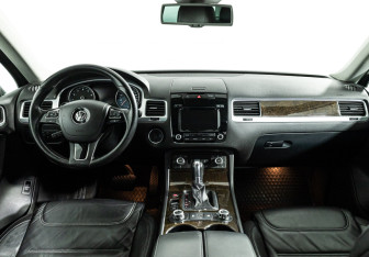 Подержанный автомобиль Volkswagen Touareg 2013 года (13 фото)