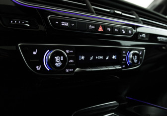 Подержанный автомобиль Audi Q7 2019 года (23 фото)