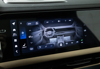 Подержанный автомобиль Geely Monjaro 2023 года (20 фото)