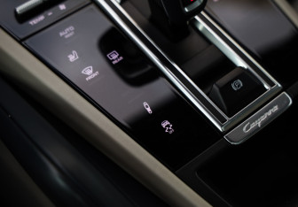 Подержанный автомобиль Porsche Cayenne 2019 года (23 фото)