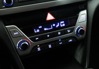 Подержанный автомобиль Hyundai Elantra Sedan 2018 года (16 фото)