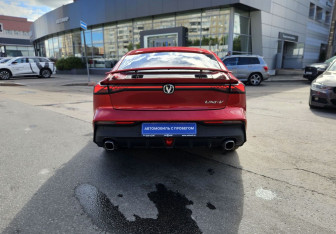 Подержанный автомобиль Changan UNI-V 2024 года (5 фото)