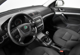 Подержанный автомобиль Skoda Octavia Liftback 2012 года (9 фото)