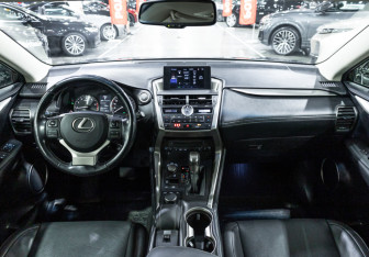Подержанный автомобиль Lexus NX 2017 года (14 фото)