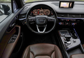 Подержанный автомобиль Audi Q7 2015 года (13 фото)