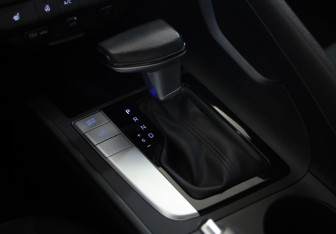 Подержанный автомобиль Hyundai Elantra Sedan 2021 года (17 фото)